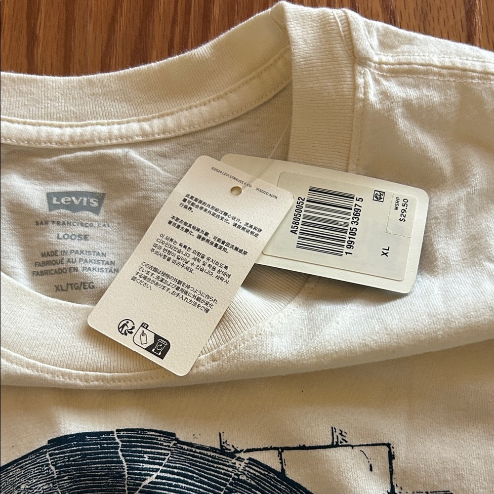 Levi's White Cosmic Graphic T-Shirt - Picture 3 of 4